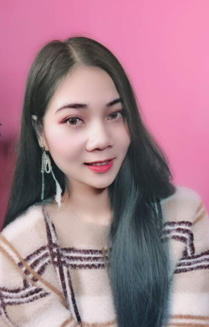 美女直播间视频 谁来帮主播带皇冠——思雨