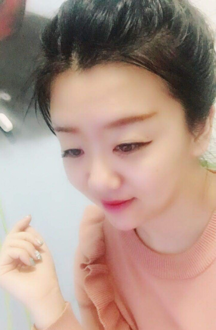 美女直播间聊天 福原爱挺孕肚获老公喂食