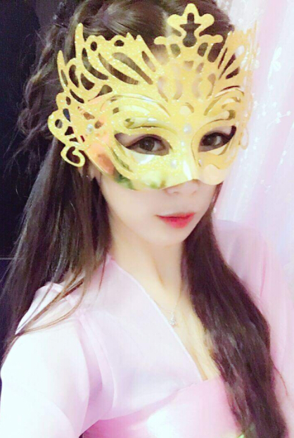 美女直播间视频 努力的主播等待你宠爱——曦曦