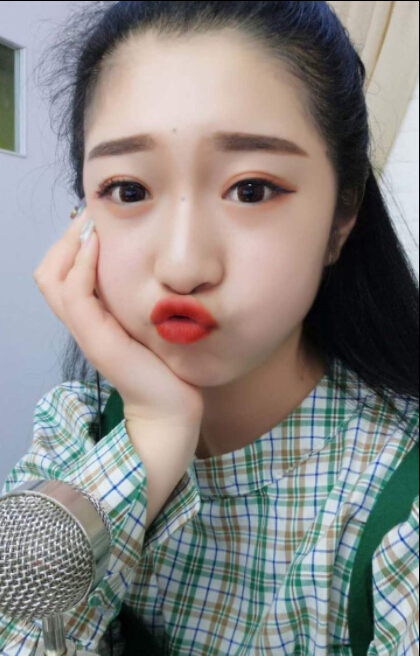 美女直播间聊天 主播努力只为让你喜欢——莘染