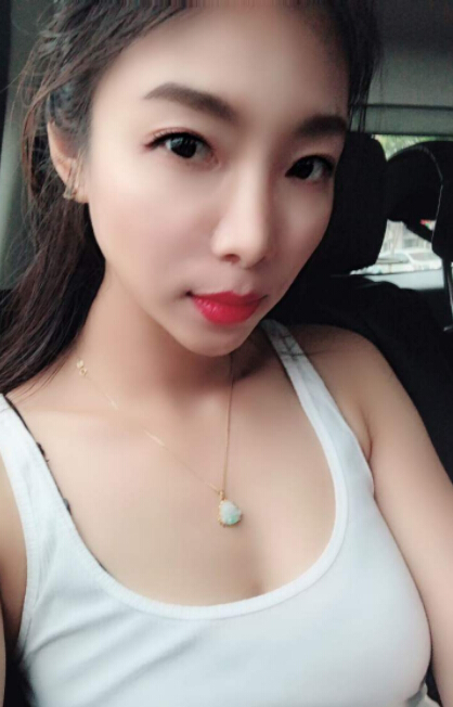 美女主播正在直播