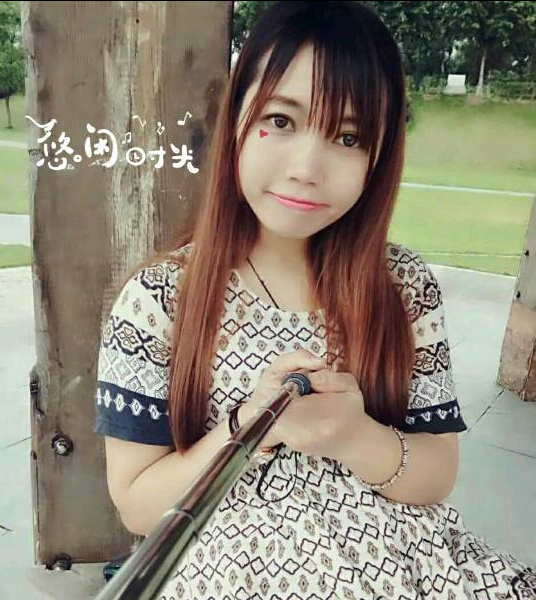 美女主播晒自拍