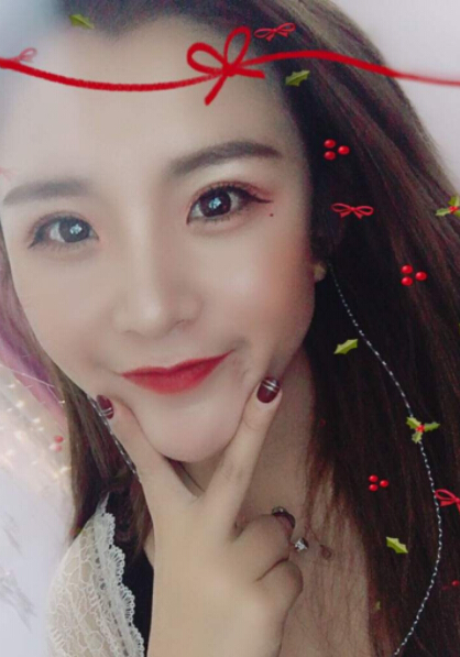 美女主播晒自拍