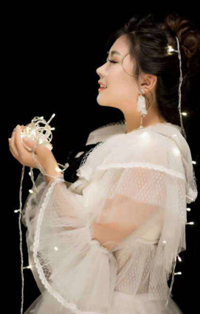 美女主播晒自拍