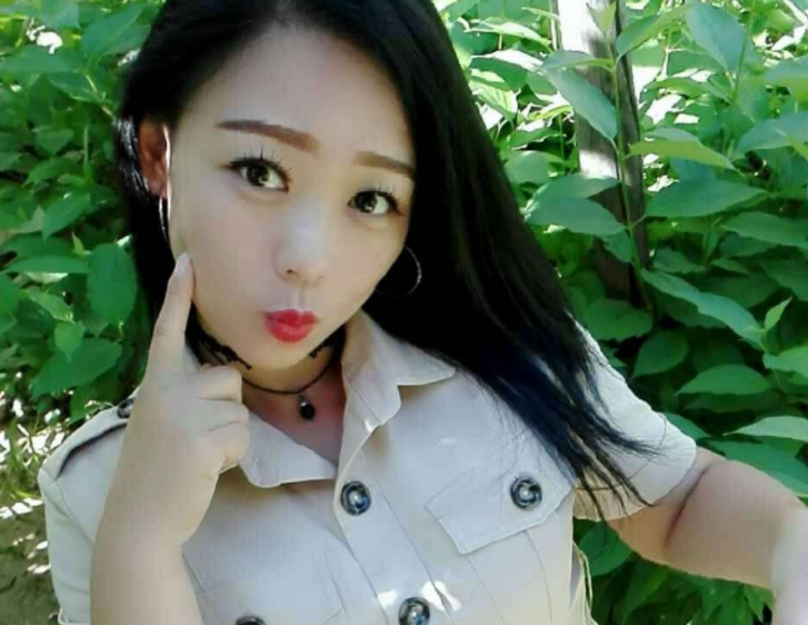 美女直播间视频 外冷内热等你来聊——单纯