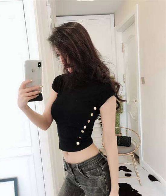 美女主播跟你聊