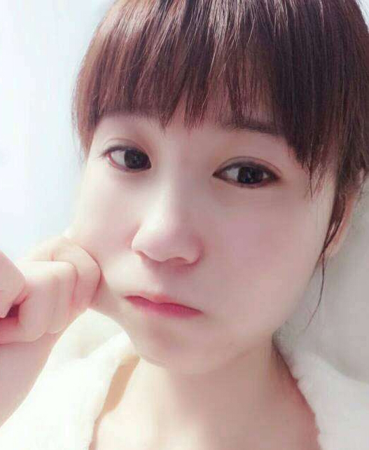 美女主播要安慰