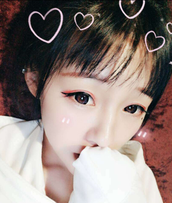 美女直播间视频聊 胡杏儿宣萱陈慧珊英国游玩
