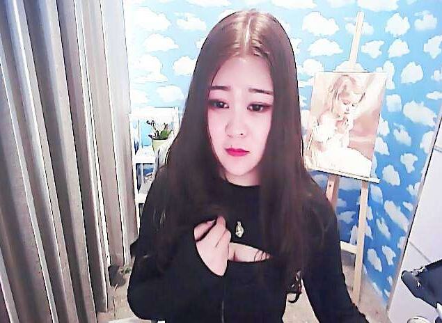 美女主播爱模仿