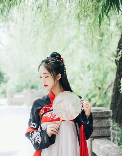 美女直播视频聊 不想上班只想看美女——柠萌