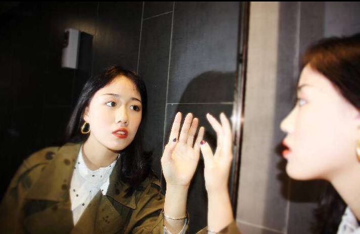 美女直播间话题