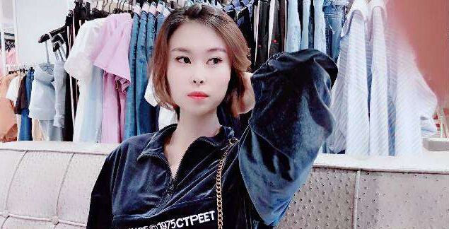 视频直播间美女 许志安出轨郑秀文这么说