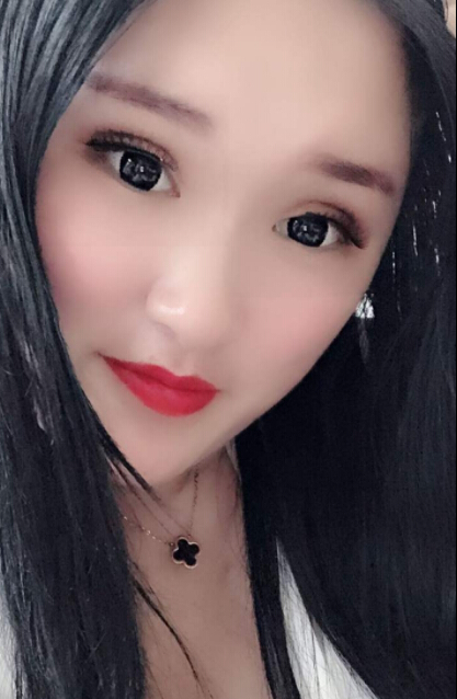 视频直播间美女