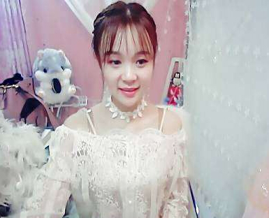 美女直播间视频聊 观众为专属歌曲秒榜——雅儿