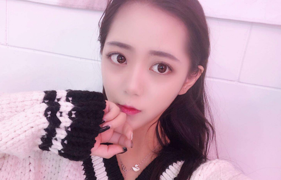 视频直播间美女聊 关晓彤为鹿晗庆生很准时