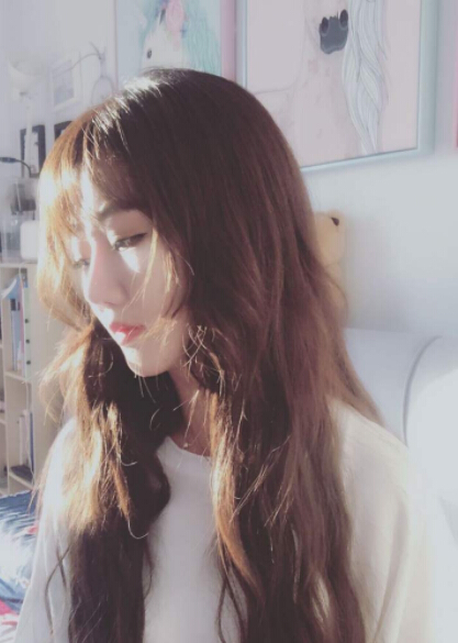 清纯美女主播视频聊 琴棋书画样样精通——小贝拉