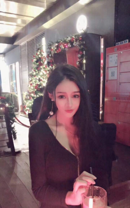 美女主播哪个更火辣 包裹不住的性感——王佳音