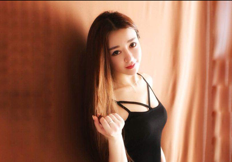 萌系美女主播视频聊 话不多却能萌到你——灿灿