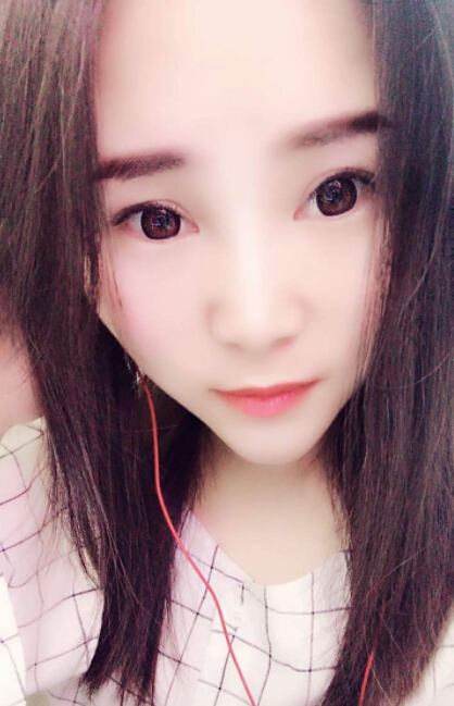美女直播间大主播pk 输了头套垃圾袋