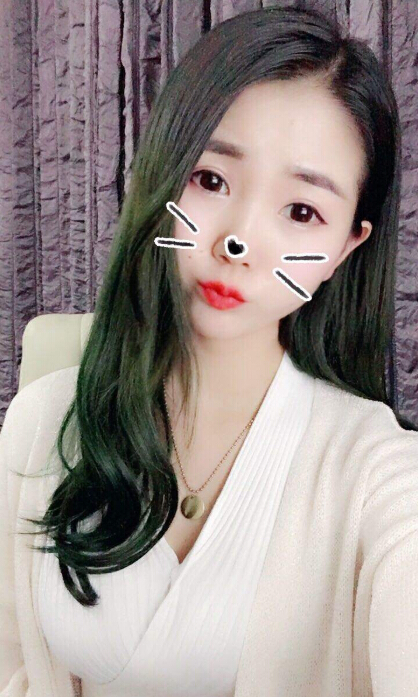 美女主播李小默 关注有惊喜1
