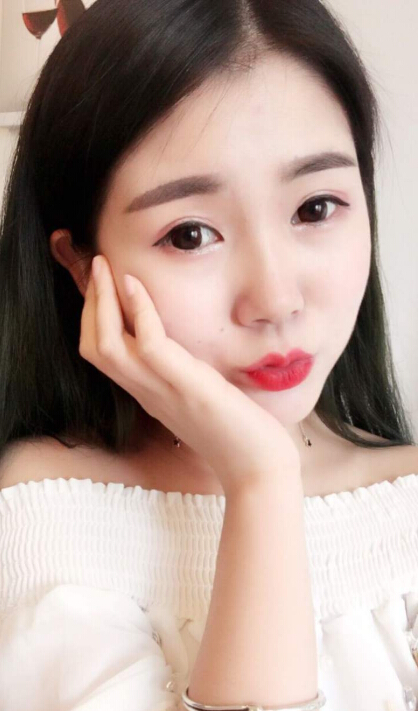 美女主播李小默 关注有惊喜4