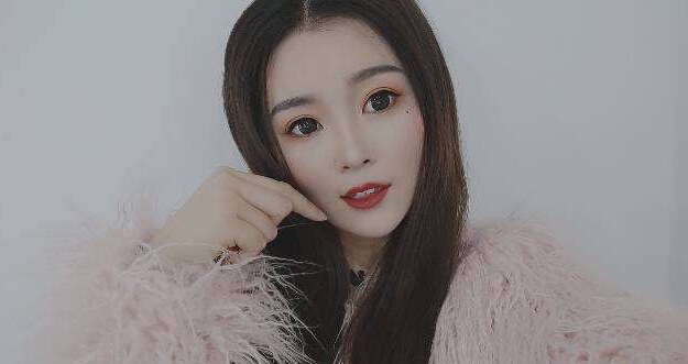 美女直播间性感主播 不让大哥换头像只因太帅——五月