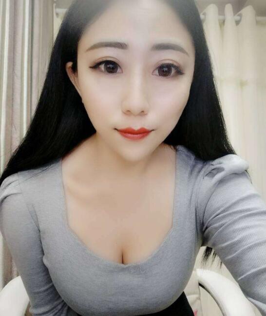 美女直播间性感主播