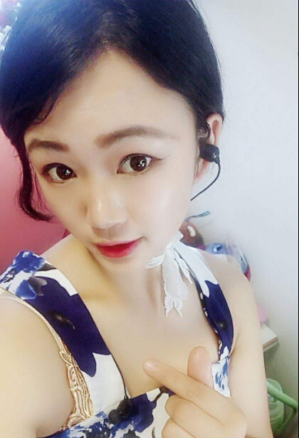 美女直播间甜美主播 想做主播怀中爱宠——林佳
