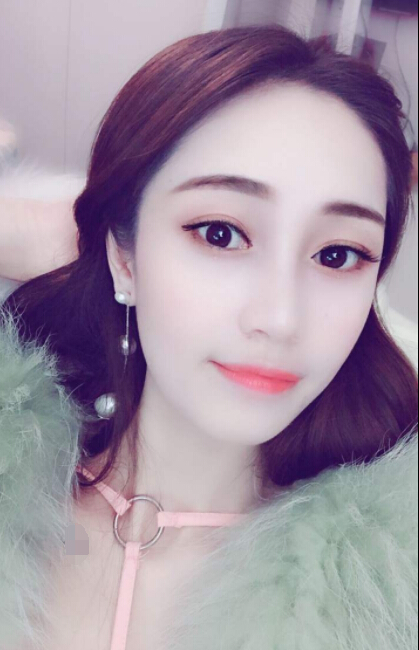 性感美女直播间视频 主播的大哥竟然是女孩——安诺