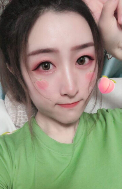 美女直播间还能这样 大哥定惩罚方式——咕咕