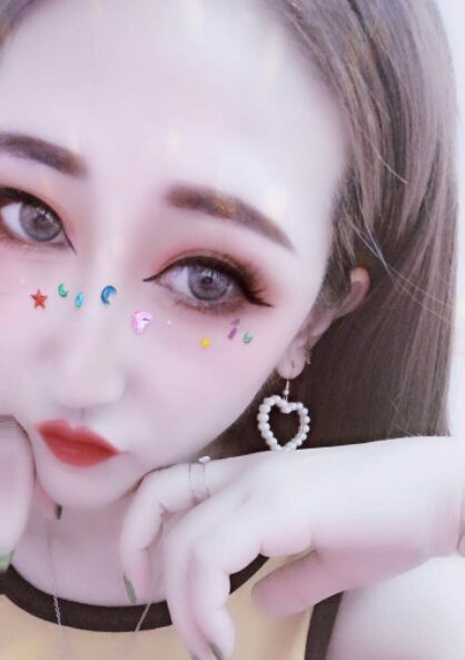 网上聊天室美女主播