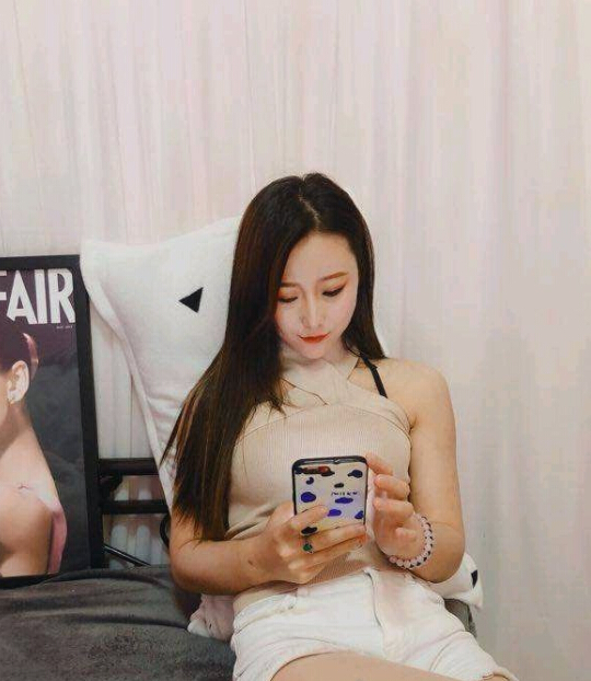 性感美女视频直播 深V低领需小心——九宝儿