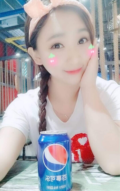 美女直播间同城聊天室主播——谁家的小肉包