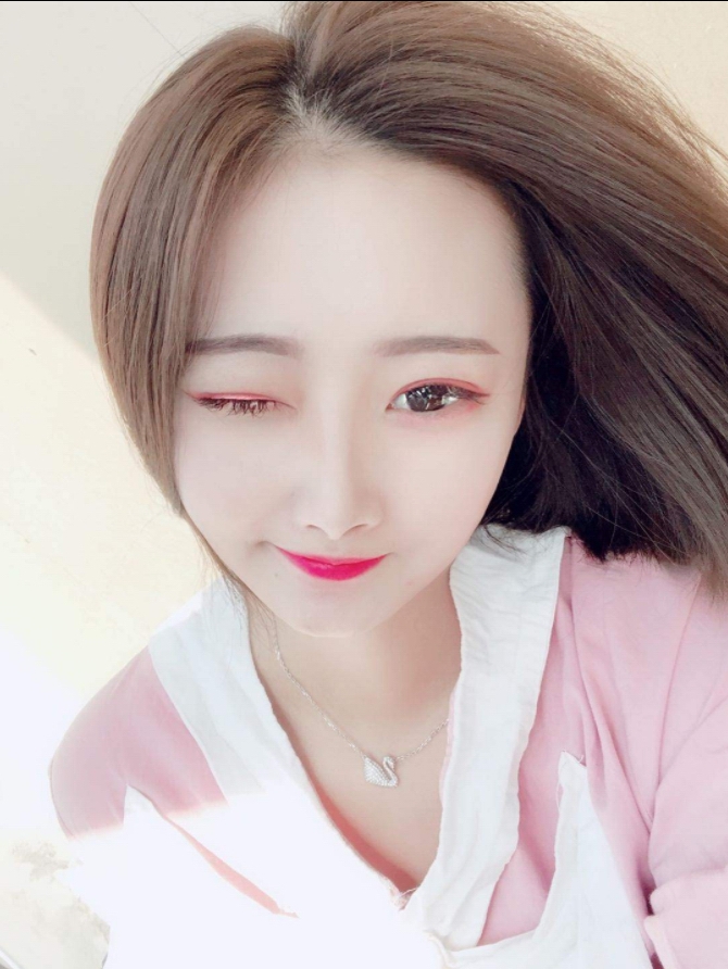 美女主播成魔女