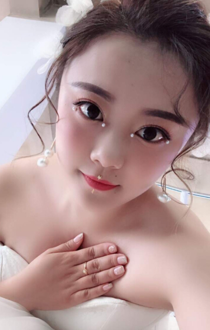 美女主播间视频聊 这个主播想升冠——琪琪