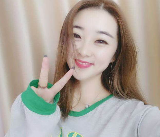 萌系直播间美女聊