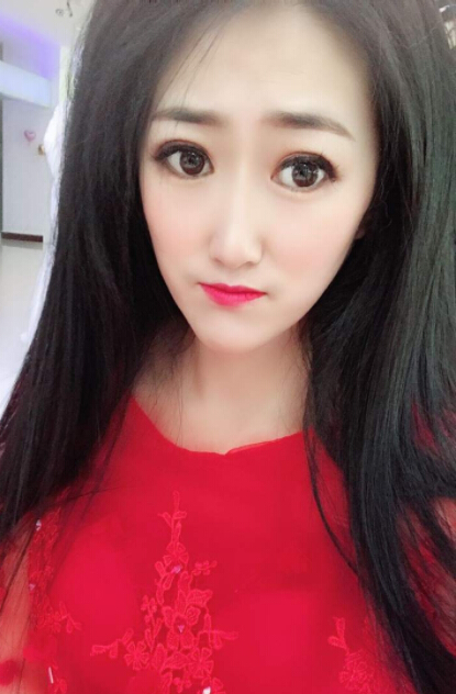 视频直播间美女主播