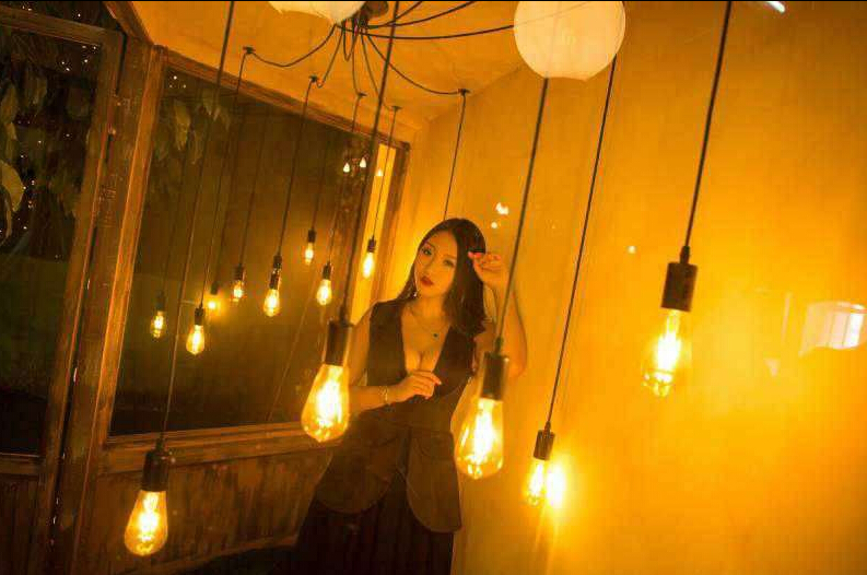 视频聊天室美女聊 忍不住乱瞄主播——壊壊