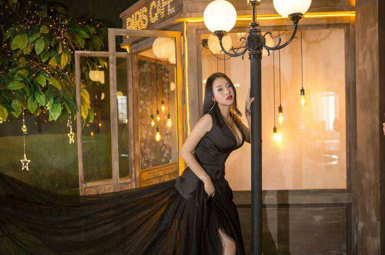 视频直播间美女聊
