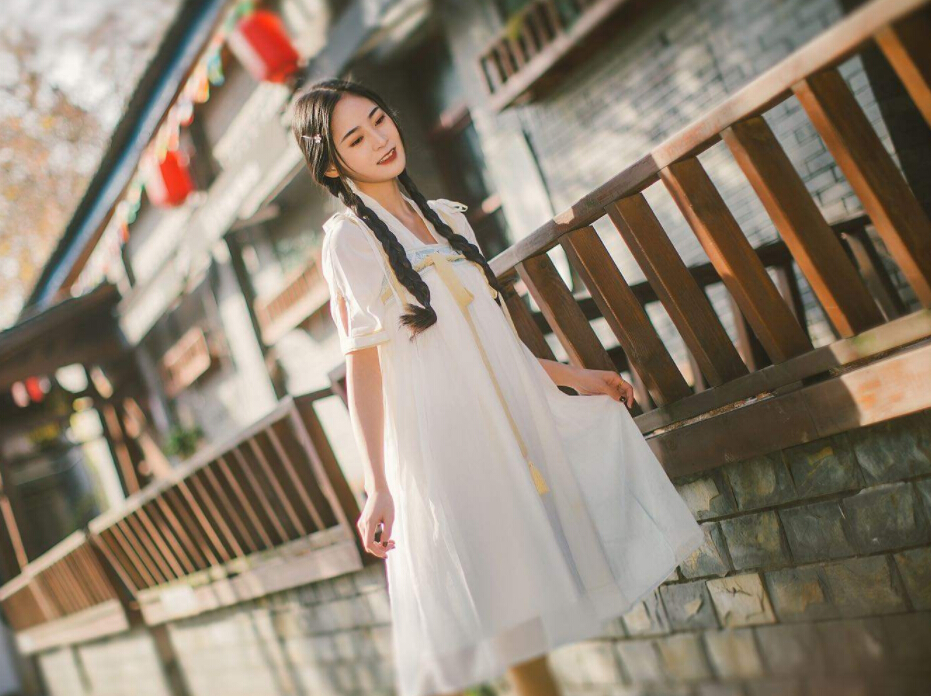 视频直播间人气主播 童话中走出的少女——周大美