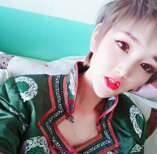 视频直播间洒脱主播——艾宝