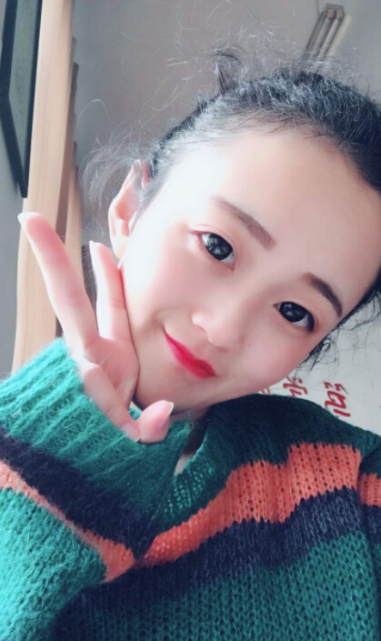视频直播间美女主播小吃货——果果