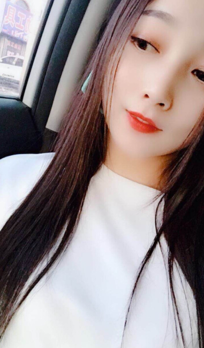 美女主播间人气主播——萱萱