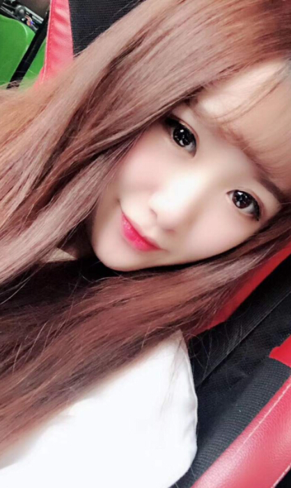 秀色直播间美女主播——妮妮