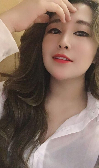 视频直播间美女聊——包子