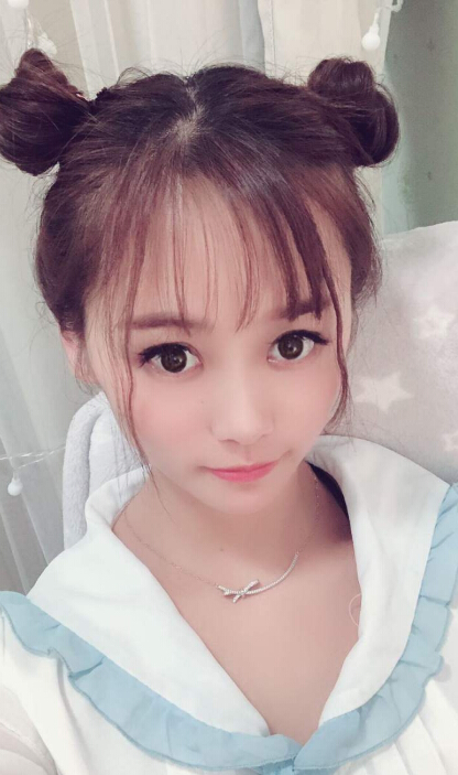 美女主播甜美直播——黄桃
