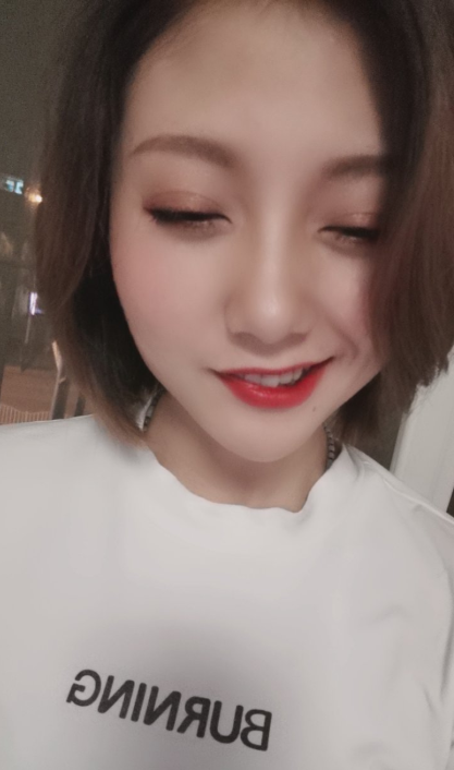 美女主播新人直播聊——招摇