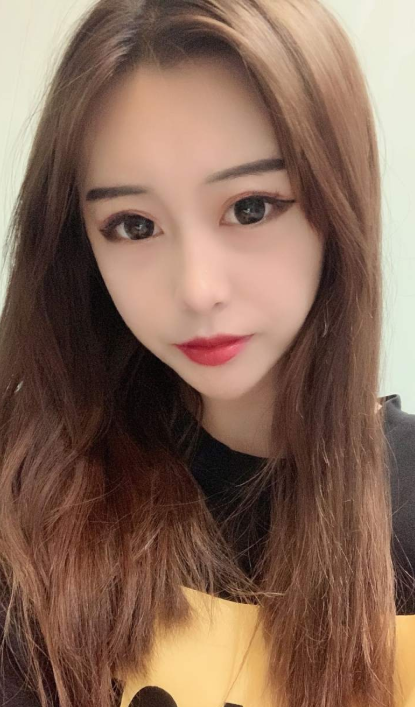 美女直播间新主播——瑜儿