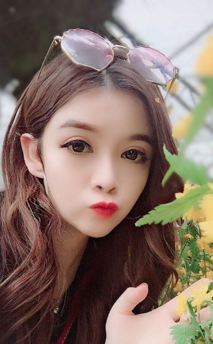 美女直播间精品主播——顺宝