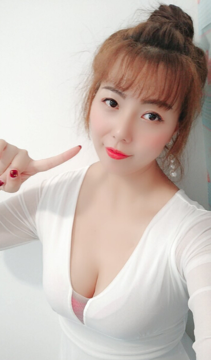美女直播间性感女主播——童可可
